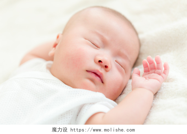 正在睡觉的新出生婴儿新出生的婴儿的睡眠
